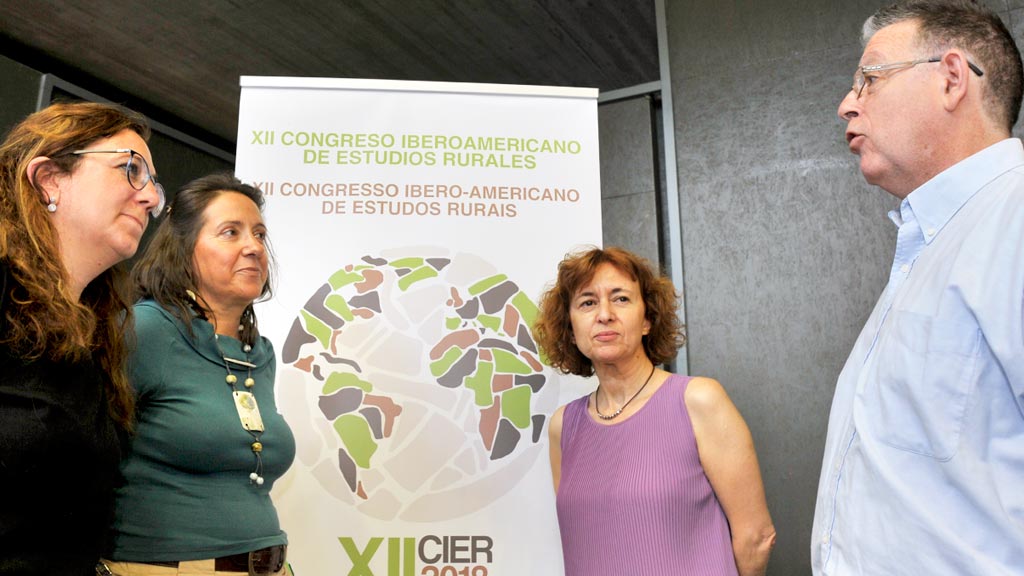 Miembros del comité organizador del Congreso, durante la presenatción ayer en el campus segovianio. / kamarero