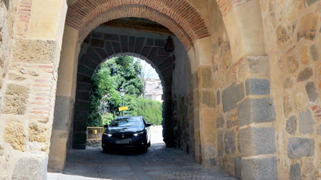 07-2kama_Arco-Santiago-Paso-Trafico-Coches_KAM8208