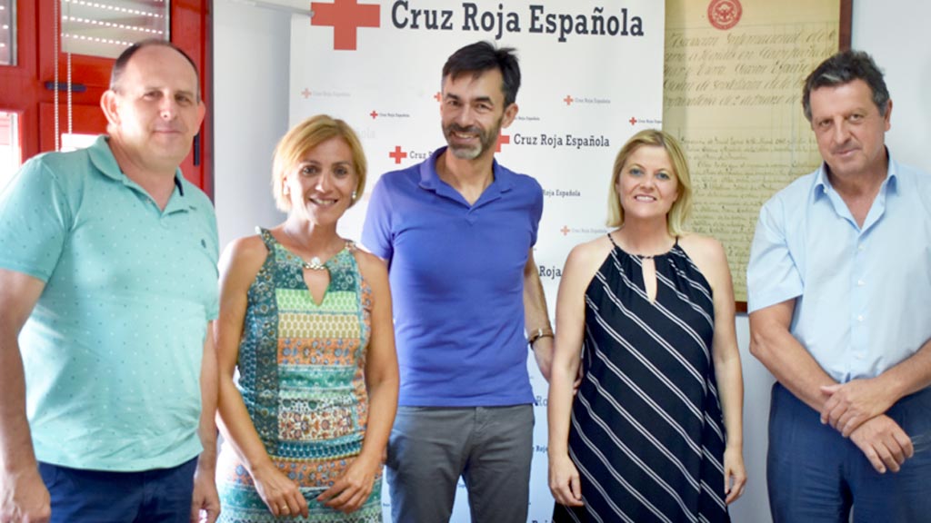 El PSOE elogia y apoya la labor de Cruz Roja Segovia en la provincia 1 Los procuradores socialistas, junto a los responsables de Cruz Roja. / E.A.