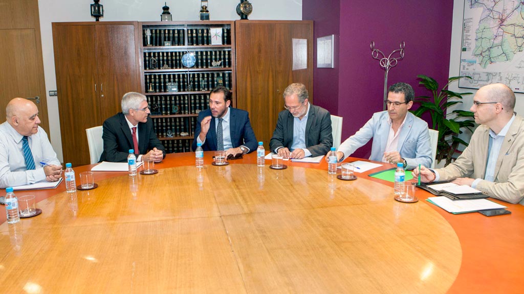 15-1-Reunion-presidente-Renfe-alcalde-Valladolid-y-Asociacion-de-Usuarios-de-Alta-Velocidad