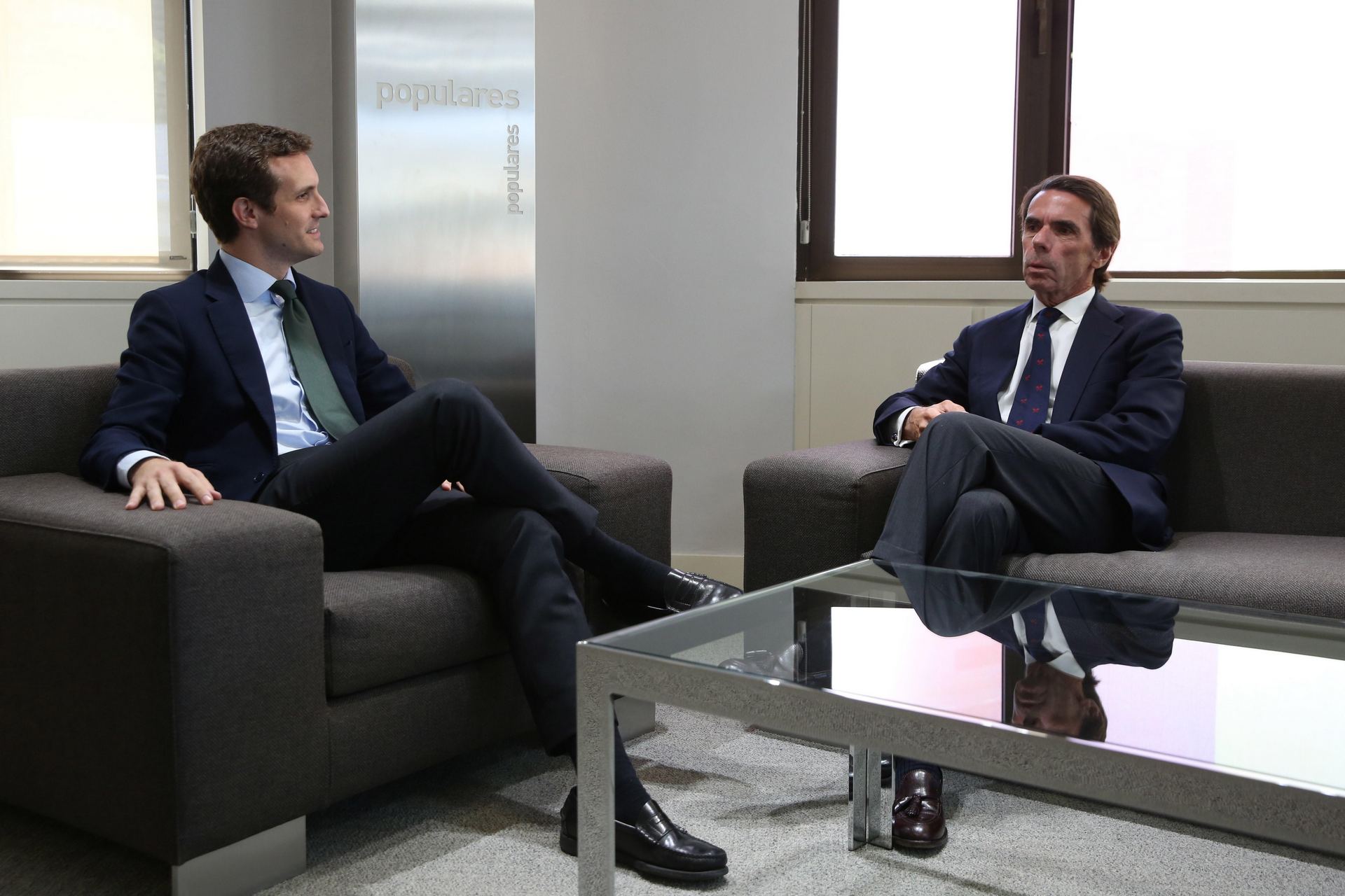 El líder del Partido Popular, Pablo Casado, durante la reunión con el expresidente del Gobierno, José María Aznar.
