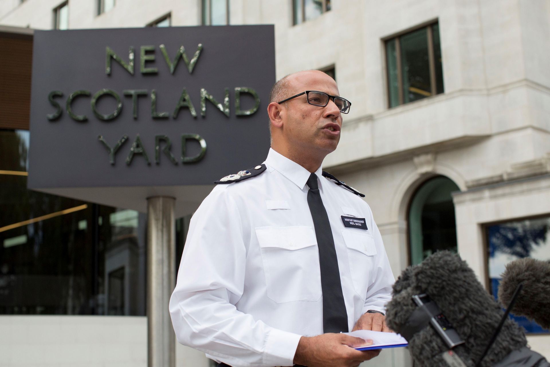 El jefe de la policía antiterrorista del Reino Unido, Neil Basu, durante la declaración ante los medios.