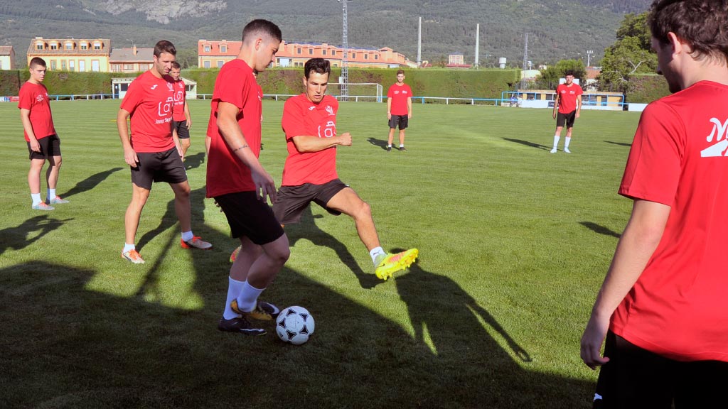 33-1kama_Futbol-La-Granja-Primer-Entrenamiento_KAM1148