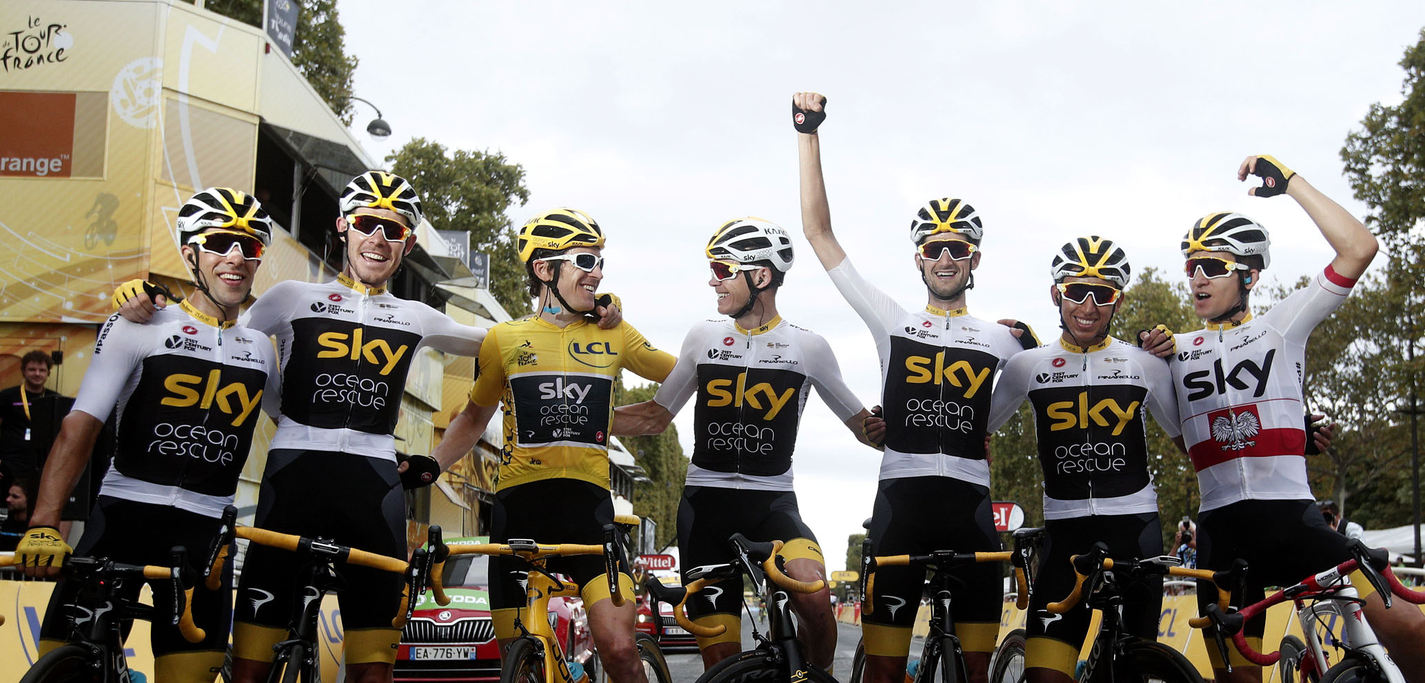 De izquierda a derecha, Jonathan Castroviejo, Luke Rowe, Geraint Thomas, Chris Froome, Wout Poels, Egan Bernal y Michal Kwiatkowski, los miembros de un equipo Sky sin fisuras en el Tour.