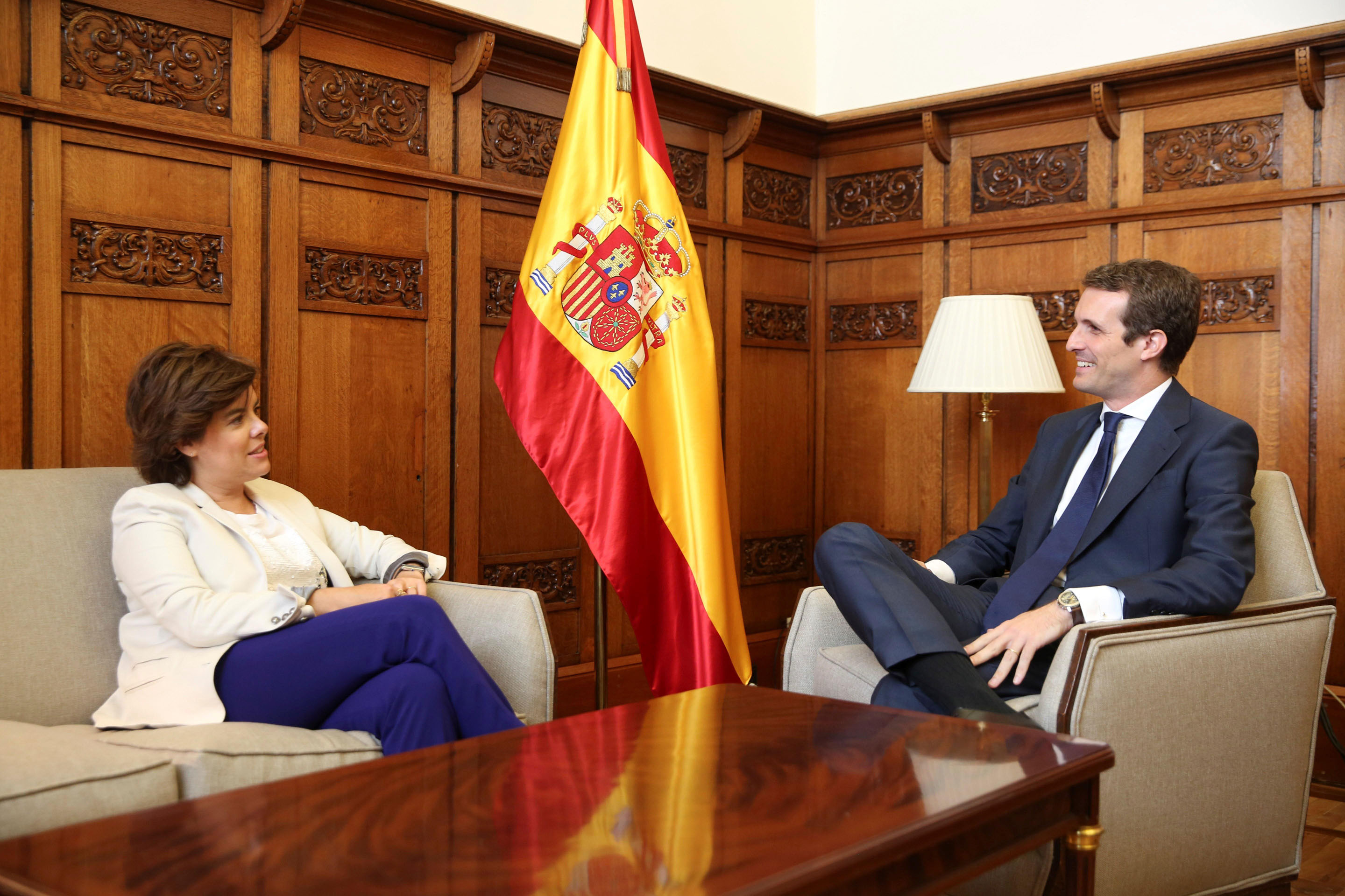 El presidente del Partido Popular Pablo Casado, y la exvicepresidenta del gobierno Soraya Sáez de Santamaría, en su encuentro.