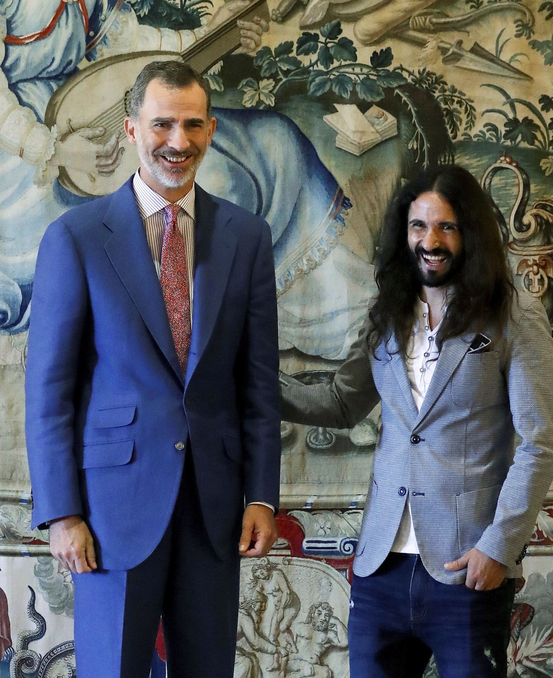 Felipe VI junto al presidente del Parlamento balear, Baltasar Picornell.