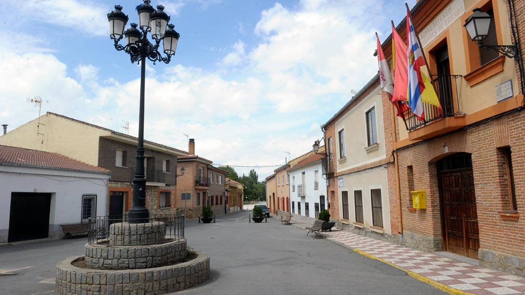 Hontanares denuncia “discriminación” en el acceso a los centros de día 1 Los vecinos han iniciado una recogida de firmas. /KAMARERO