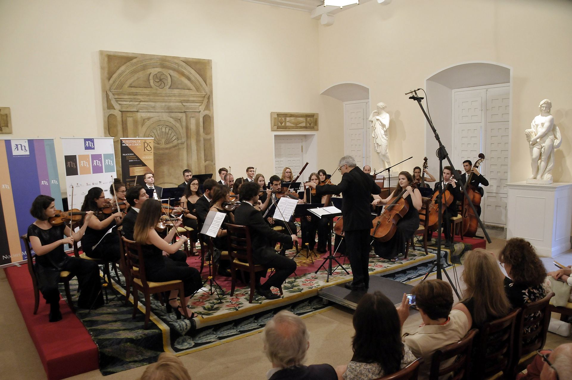 La Casa de las Flores, en los Jardines del Palacio Real de La Granja, fueron el escenario del concierto.