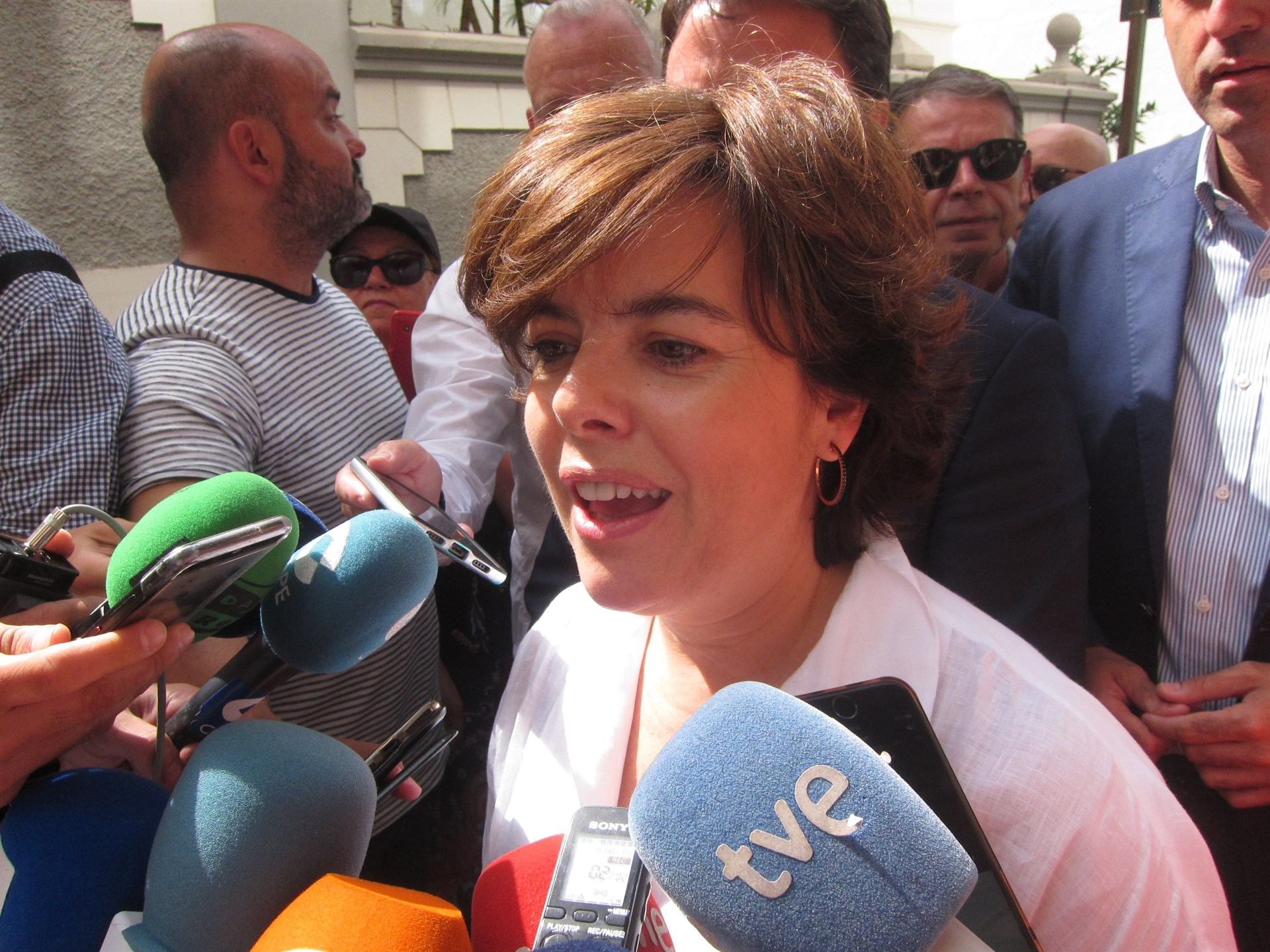 La candidata a la presidencia del Partido Popular atendió a los medios en su visita a Canarias.