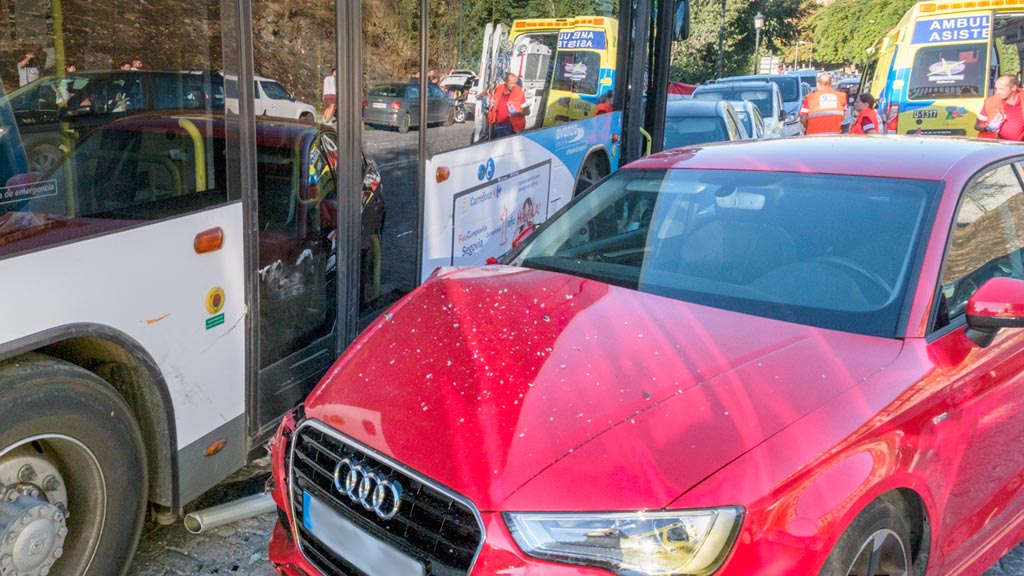 06-2kama-Via-Roma-Suceso-Accidente-Atropello-Autobus-Urbano_KAM6775