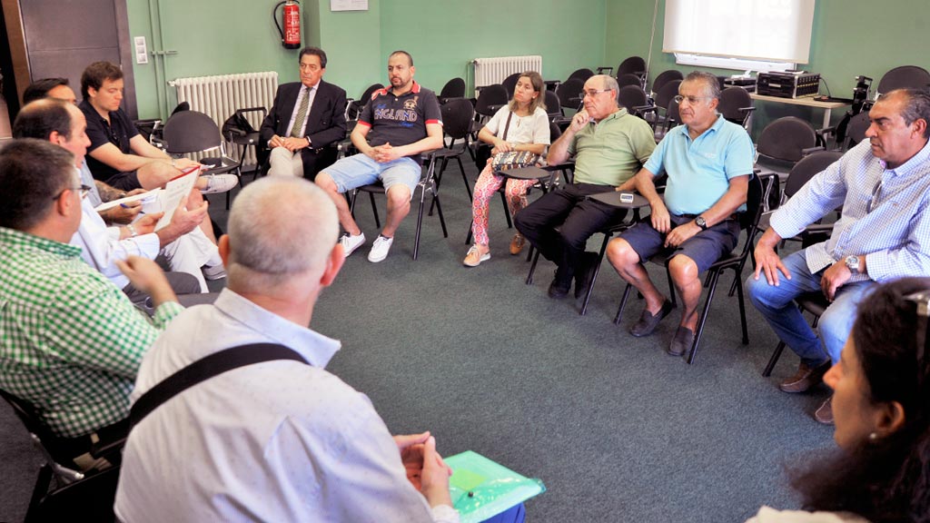 07-1kama_AIHS-Reunion-Normativa-Carteles_KAM2881