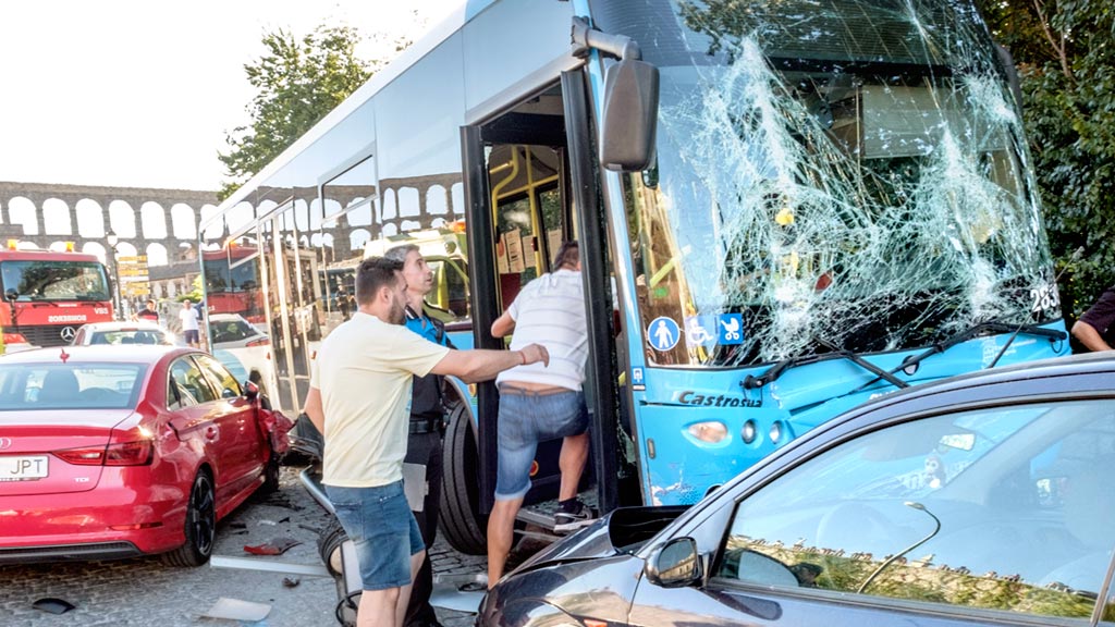 07-1kama-Via-Roma-Suceso-Accidente-Atropello-Autobus-Urbano_KAM6802
