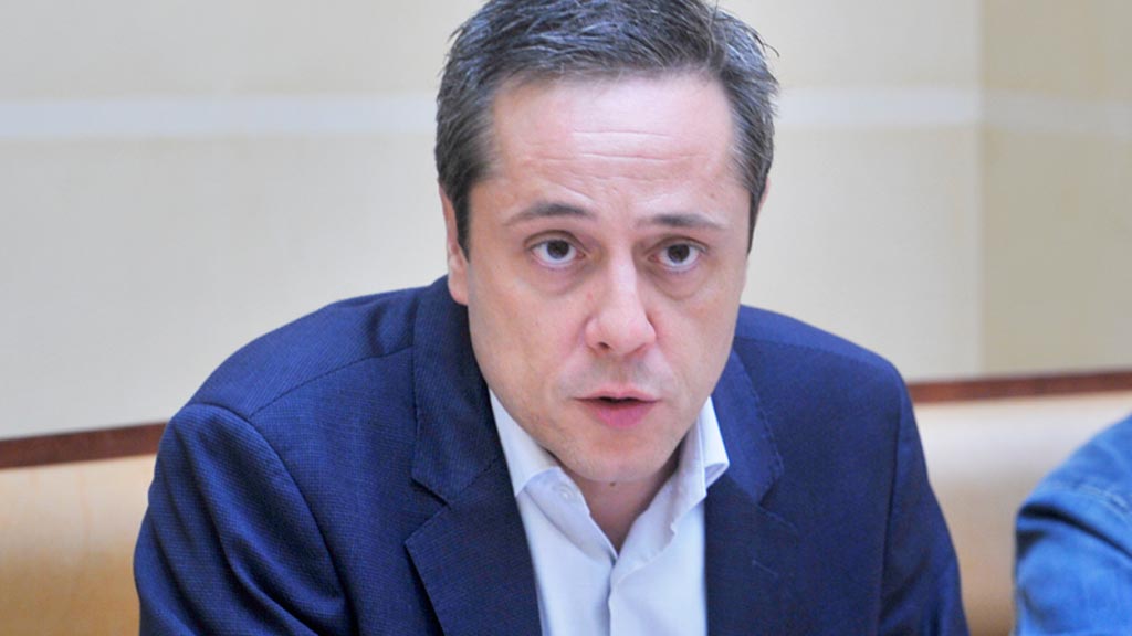 07-2kama_Ayuntamiento-Pleno-Jose-Bayon_KAM1546