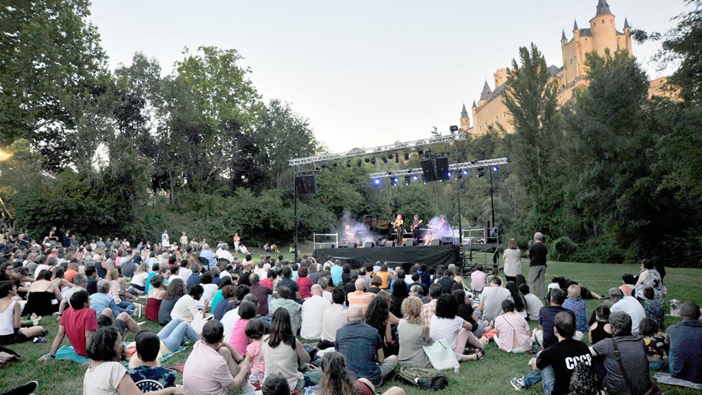 09-1kama_MUSEG-Camille-Bertault-Pradera-San-Marcos_KAM2013