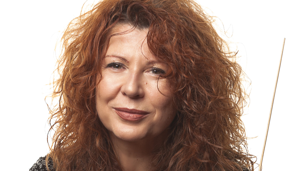 Montserrat de la Cruz regresa de su gira y recibe la Batuta de Plata 1 10_1-monserrat-de-la-cruz