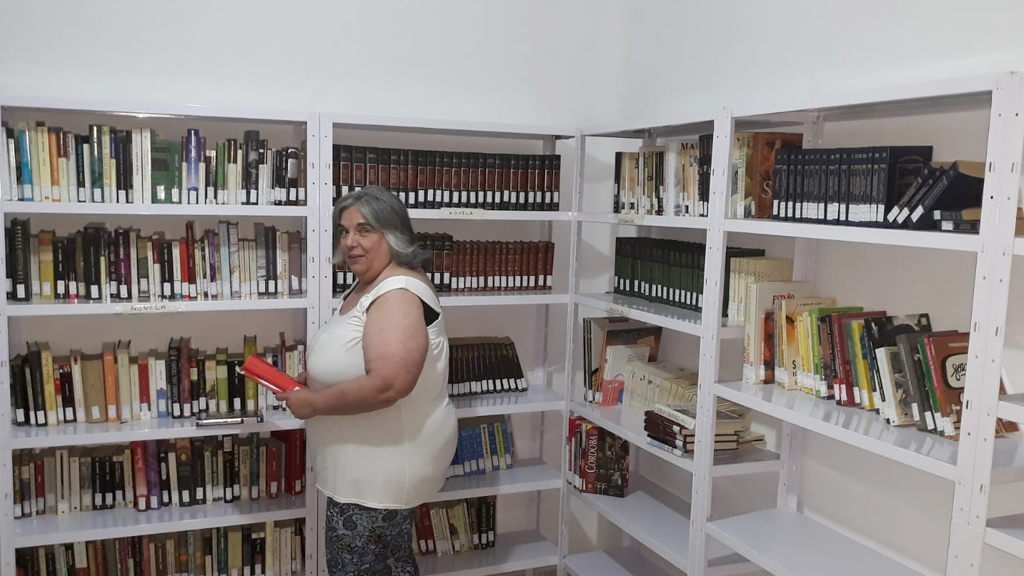 Una vecina de Aldealcorvo, en la biblioteca./ el adelantado