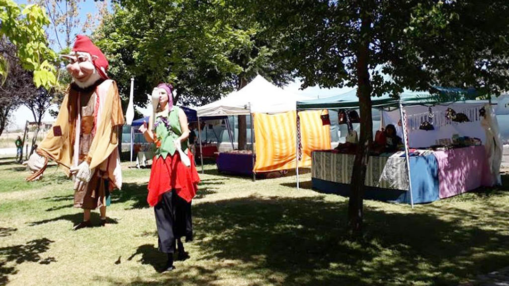 Artesanía y alimentación, en la VII Feria de Fuenterrebollo 1 La feria también ofrece espectáculos de teatro y títeres para los asistentes. / el adelantado