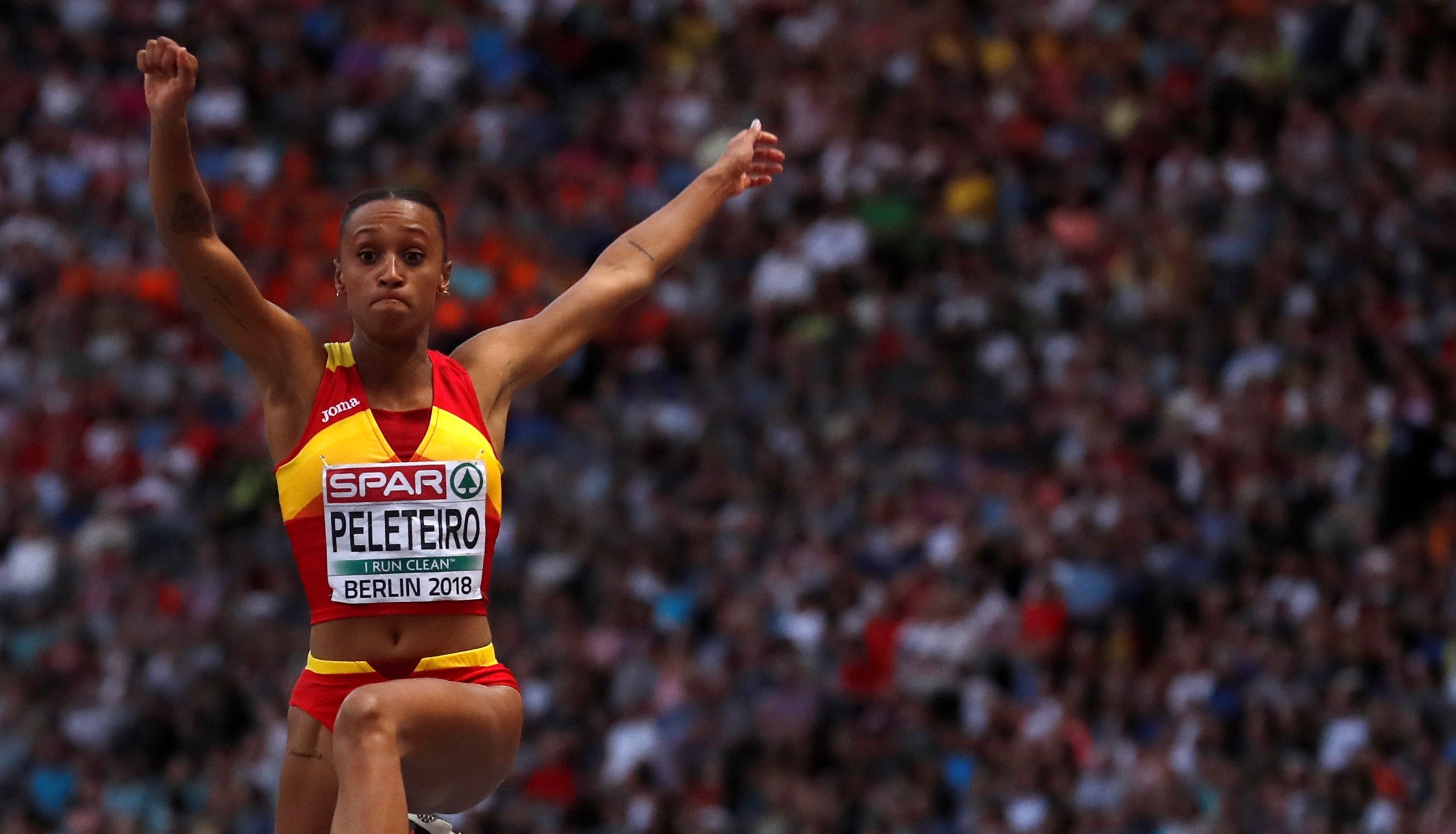 Ana Peleteiro, bronce en triple salto el pasado Mundial ‘indoor’, conquistó la primera medalla española de la jornada.