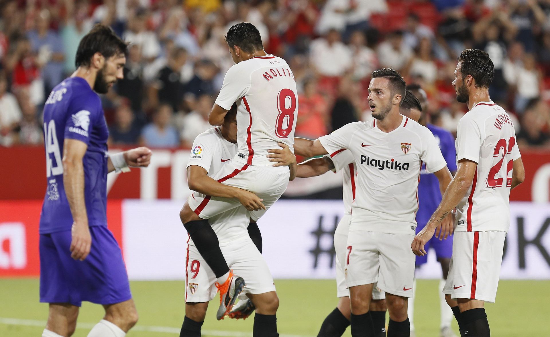 Los jugadores del Sevilla celebran uno de los goles conseguidos el pasado viernes 26 de julio ante el Újpest.