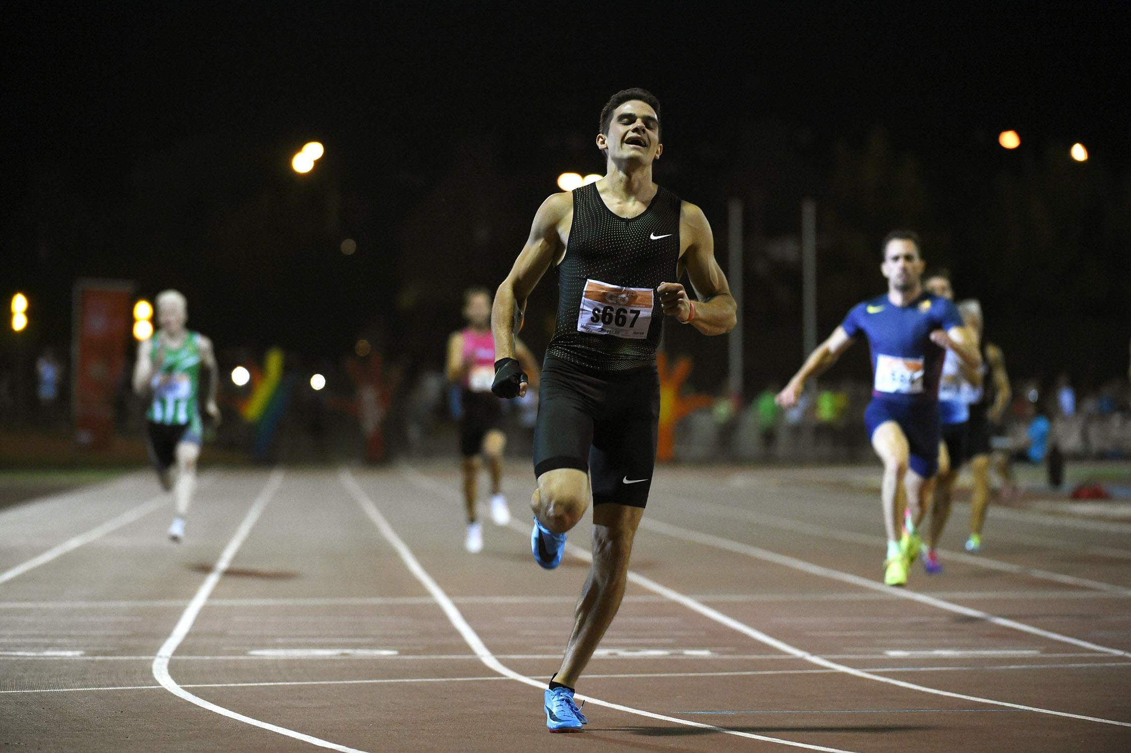 Hortelano, en los 200 metros.