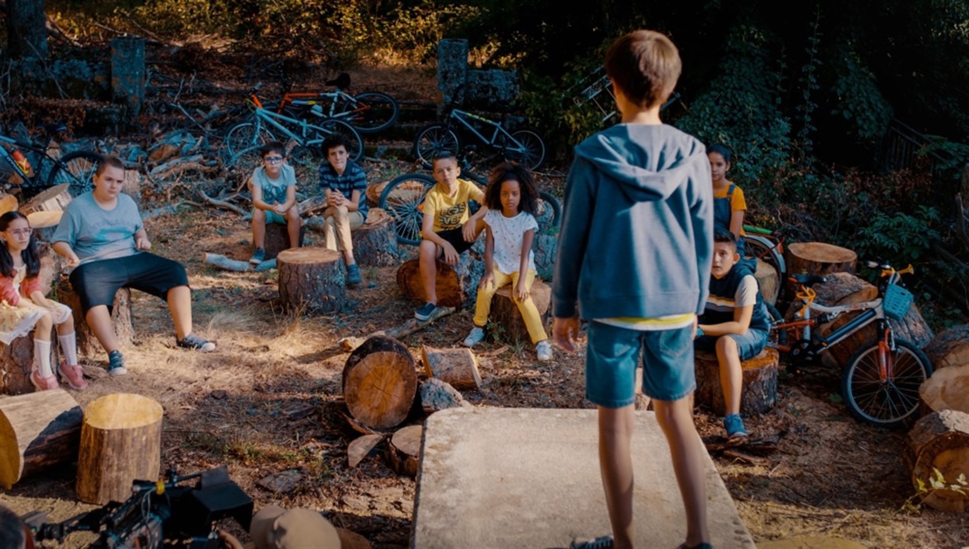 La cinta narra la historia de un grupo de niños que crean un equipo de fútbol.