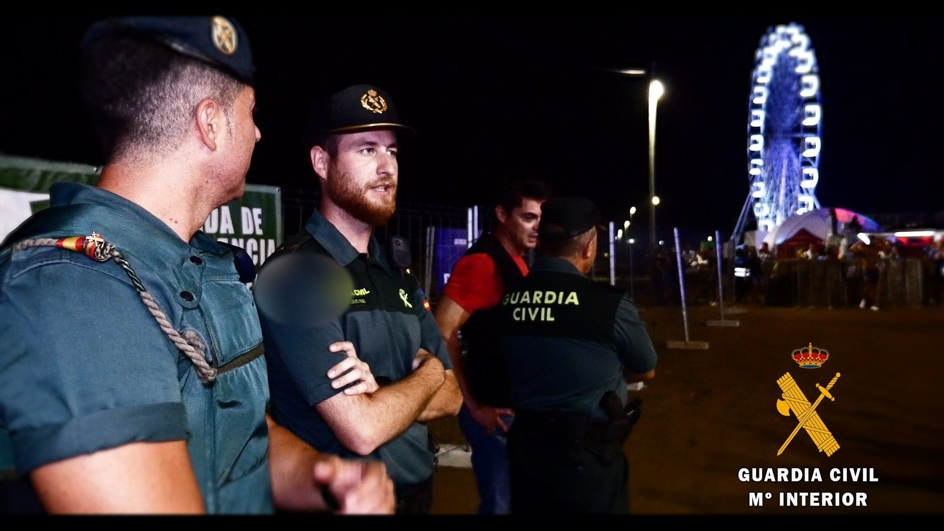 Agentes en el puesto de mando avanzado instalado en el festival ‘Dreambeach’ (Almería)