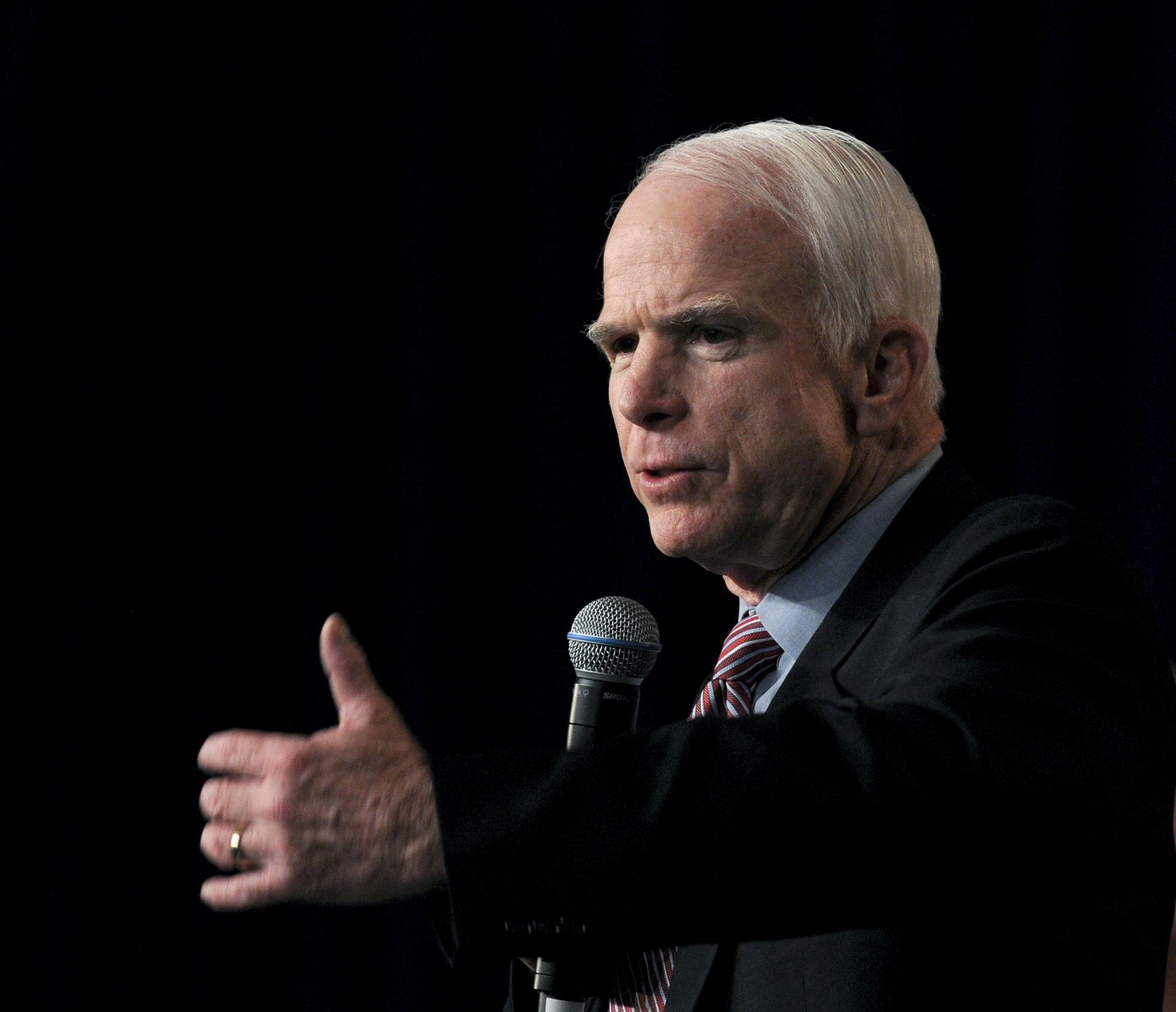 Fotografía de John McCain en un meeting en Des Moines (Iowa).