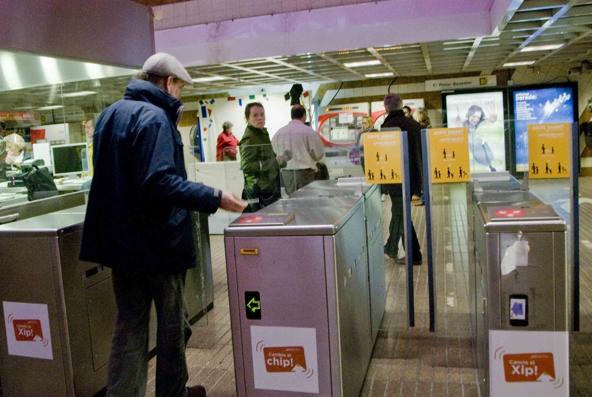 Imagen de uno de los accesos al Metro de Valencia