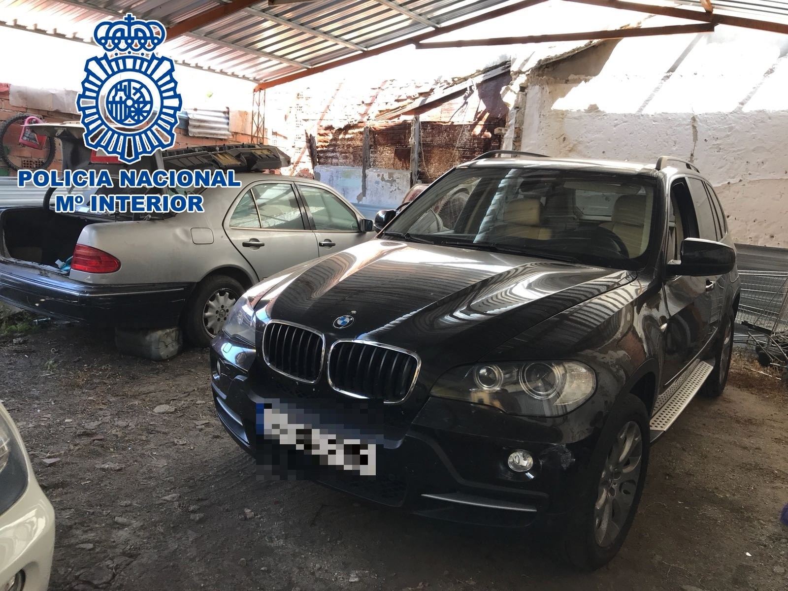 Imagen de dos de los vehículos decomisados por la Policía Nacional en la Línea de la Concepción.