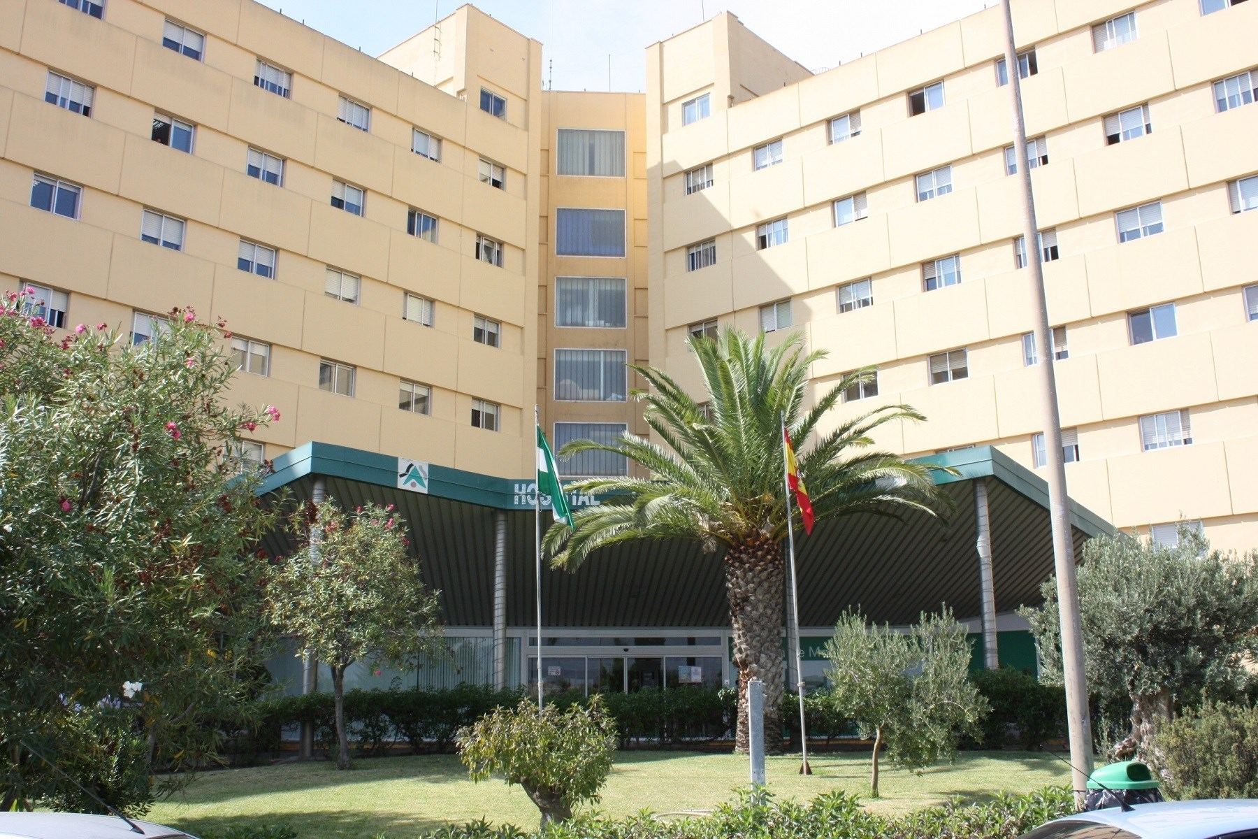 Fotografía del Hospital de Torrecárdenas (Almería) donde se encuentra ingresada la pareja