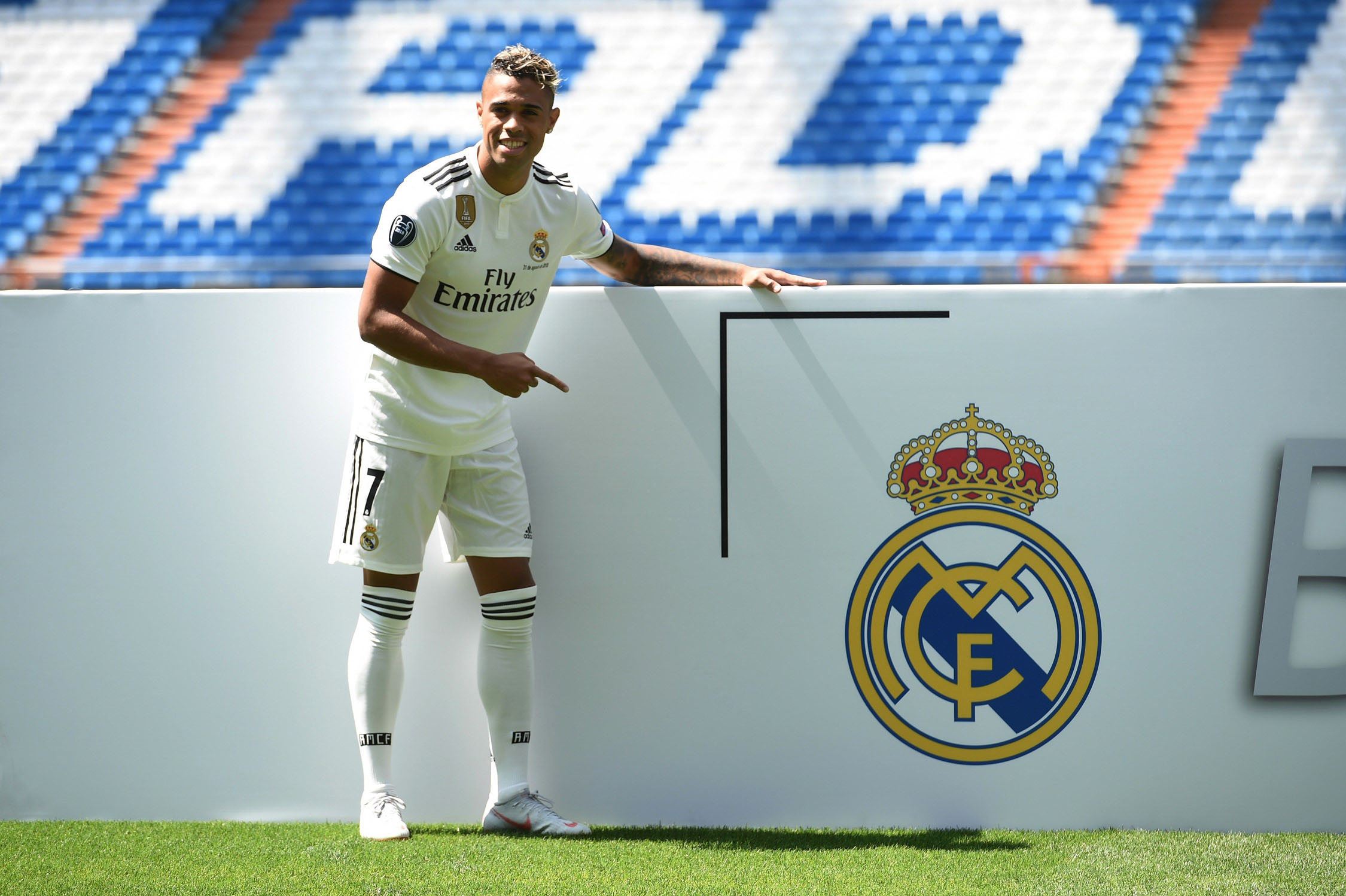 Mariano, que lucirá el dorsal ‘7’, en su presentación con el Real Madrid.