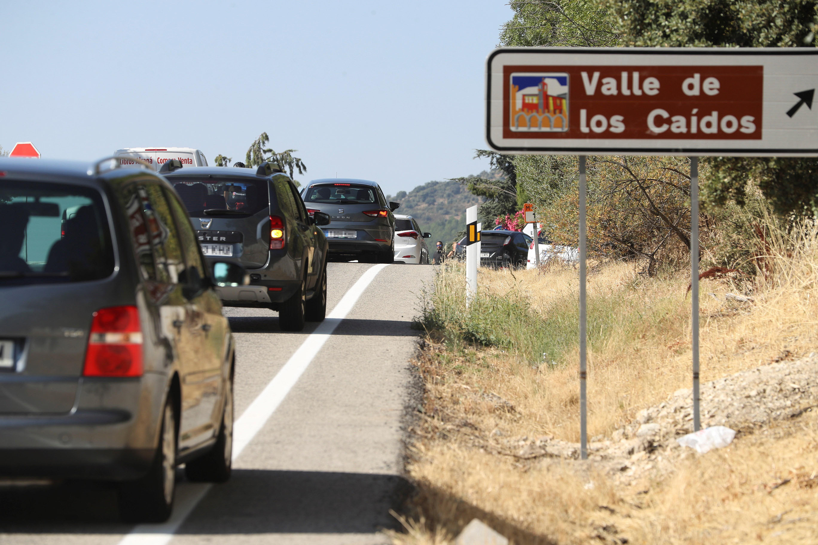 La jornada deparó largas colas para entrar en el Valle de los Caídos.