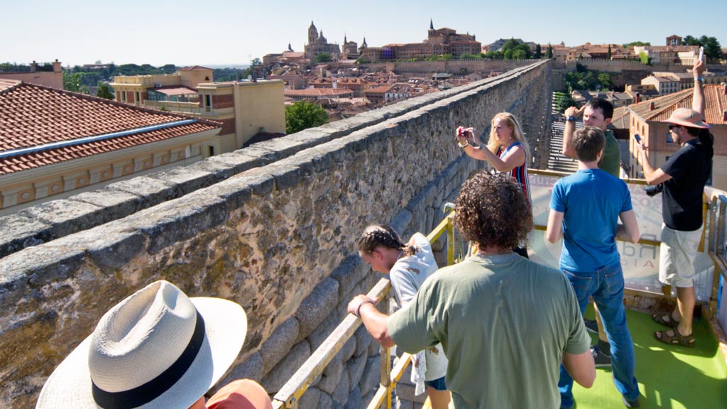 07-1kama_Acueducto-Aniversario-Corte-Plaza-Dia-Sanz_KAM5140