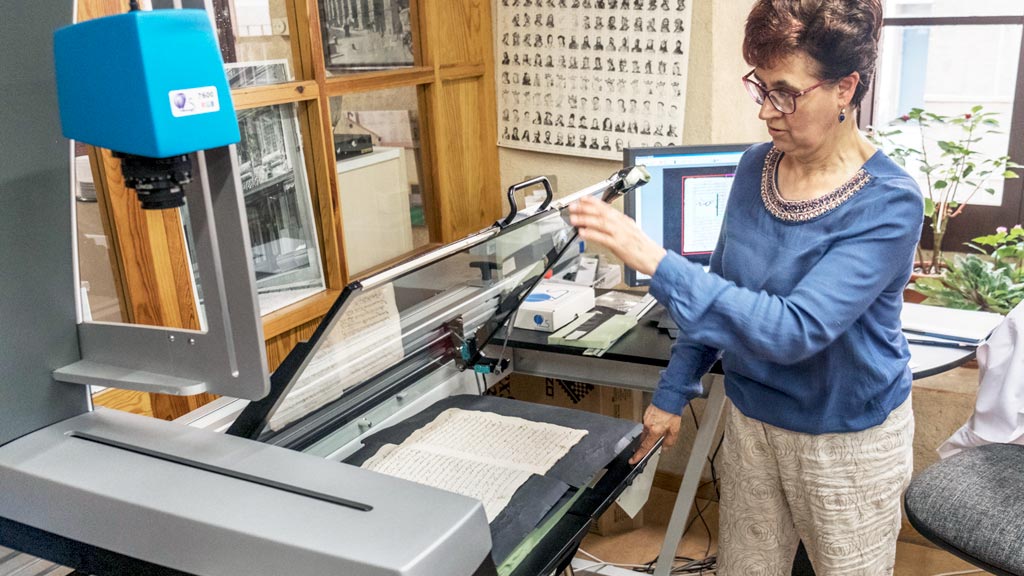 La digitalización de los fondos constituye una garantía para su conservación y posterior manejo por parte de investigadores y ciudadanos./ KAMARERO