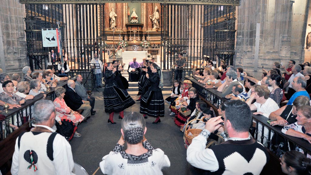 07-5kama_Virgen-Fuencisla-Ofrenda-Frutos_KAM5908