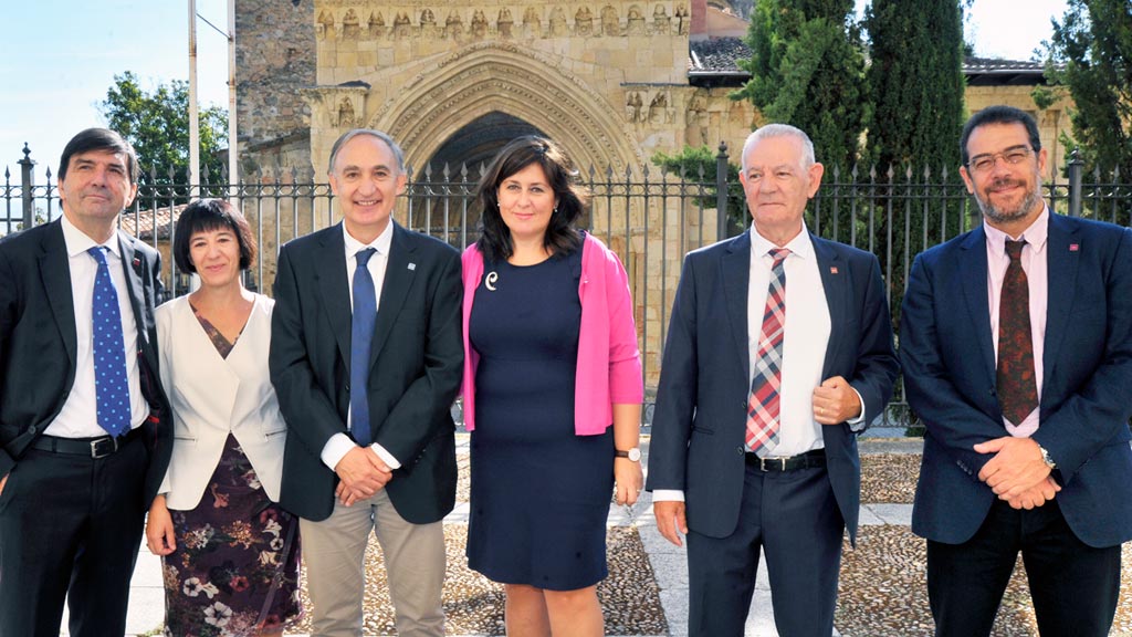 08-1kama_UVA-Toma-Posesion-Decanos-Ciencias-Sociales-Educacion_KAM4168