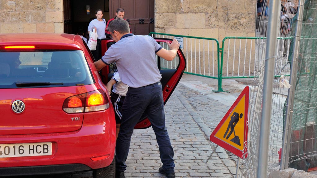 09-1kama_Colegio-Concepcionistas-Recogida-Estudiantes-Obras-Calle-San-Juan_KAM3371