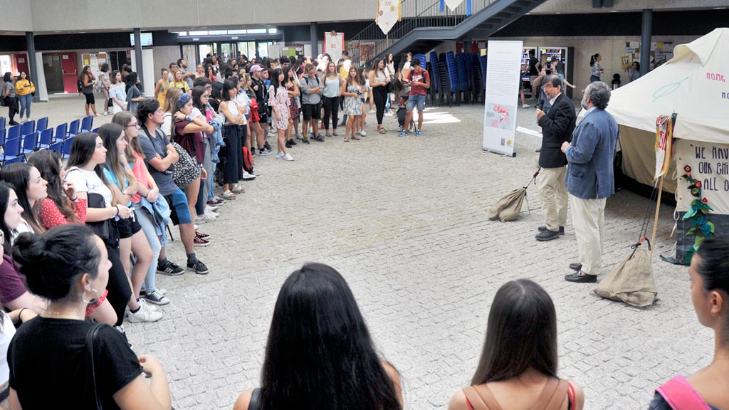 Los alumnos asistentes a la presentación que realizaron Javier Gila (AIDA) y Agustín García (UVa).