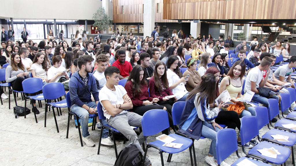 Alumnos de nuevo ingreso en el campus María Zambrano de la UVa en la sesión de bienvenida. / NERA LLORENTE