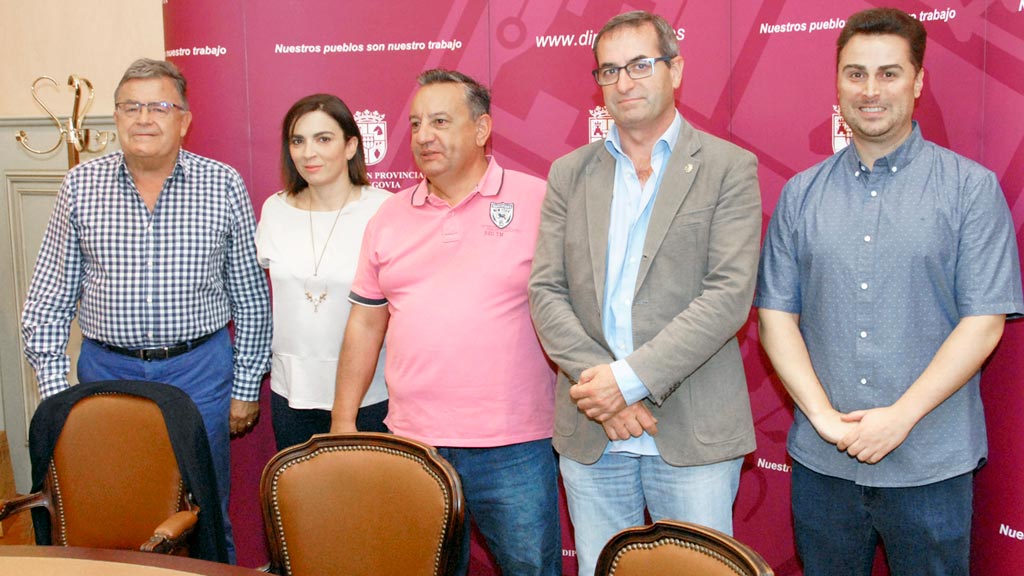 La Mesa Provincial de Diálogo Social reúne a representantes sindicales, empresariales y de la Diputación. / E. A.