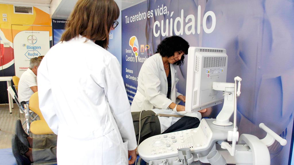 El autobús informativo de la Sociedad Española de Neurología vuelve de nuevo a Segovia. / J. M.