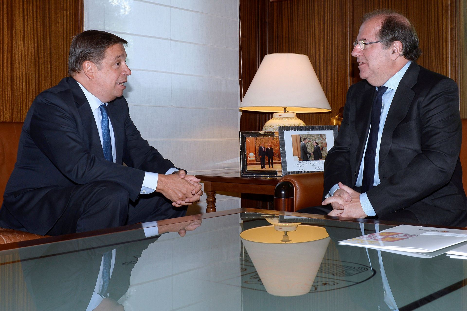 El ministro de Agricultura, Pesca y Alimentación, Luis Planas, junto al presidente de la Junta, Juan Vicente Herrera.