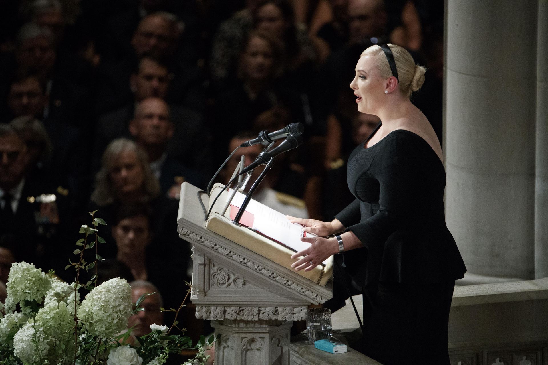 La hija de John McCain y los expresidentes Barack Obama y George W. Bush, dedican algunas palabras al senador.