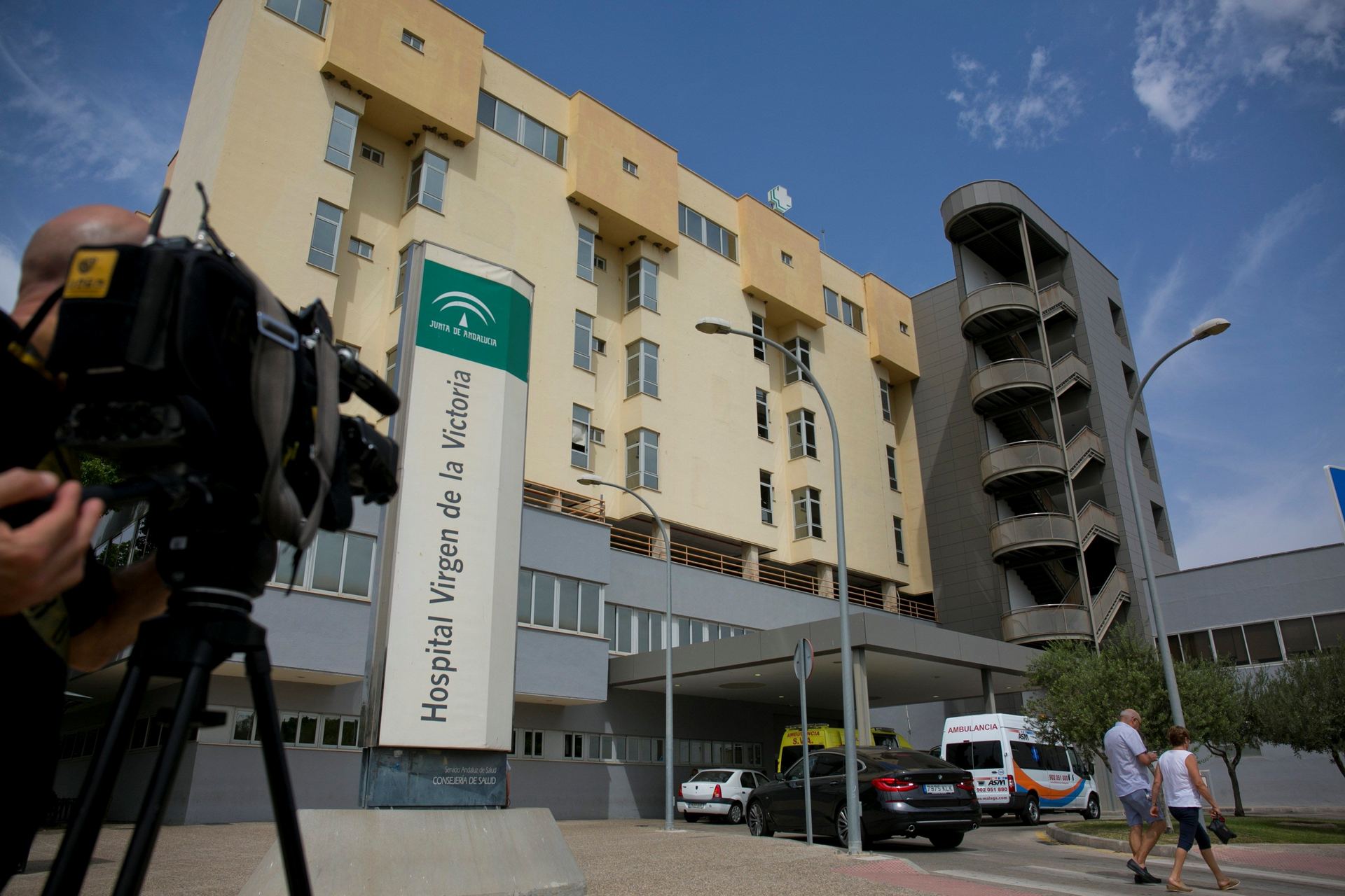 Fachada del Hospital Clínico Virgen de la Victoria, lugar donde trabajaban las dos enfermeras fallecidas.