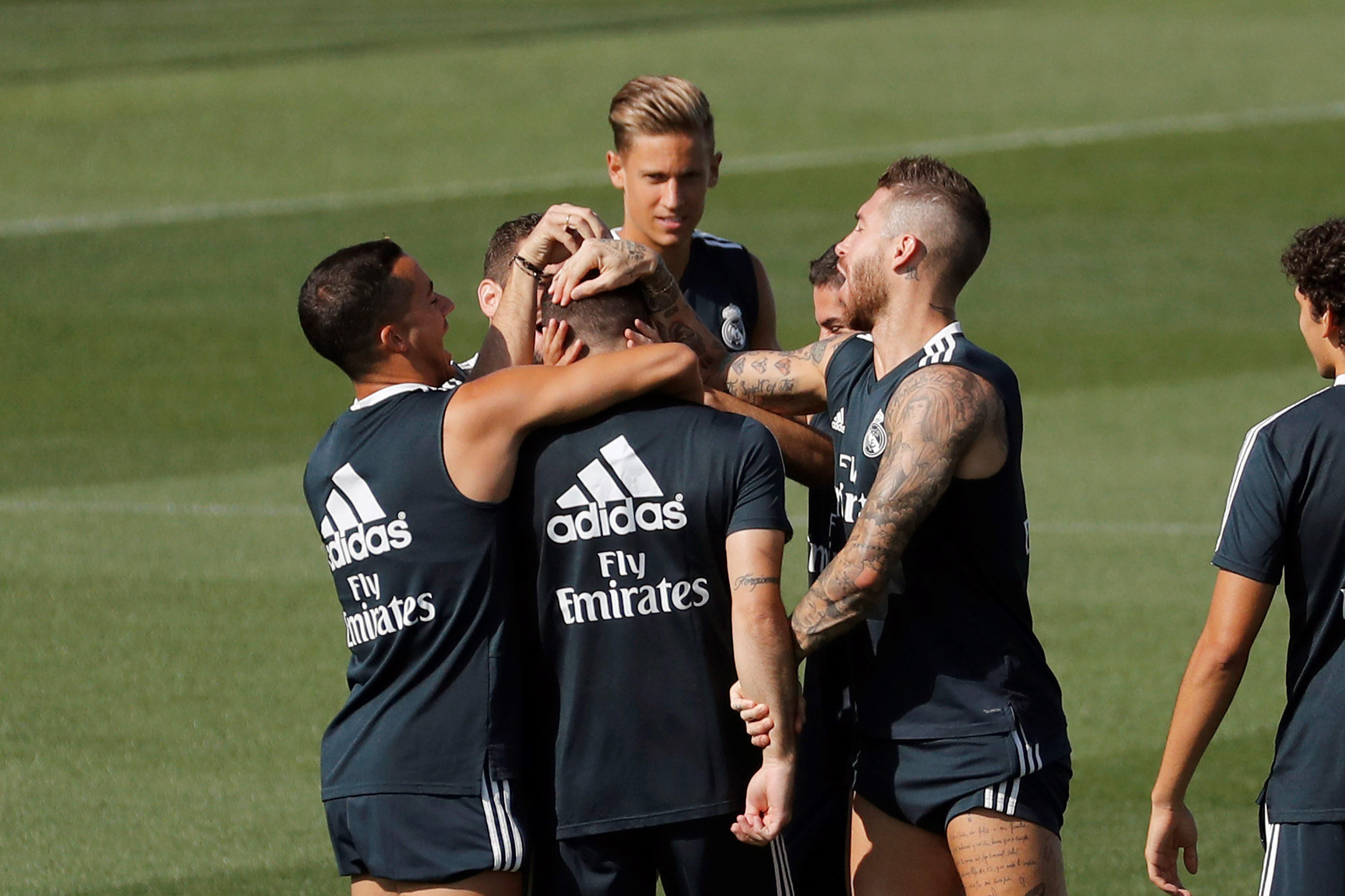 Los jugadores del Real Madrid, durante un ejercicio en el último entrenamiento antes de visitar al Athletic.