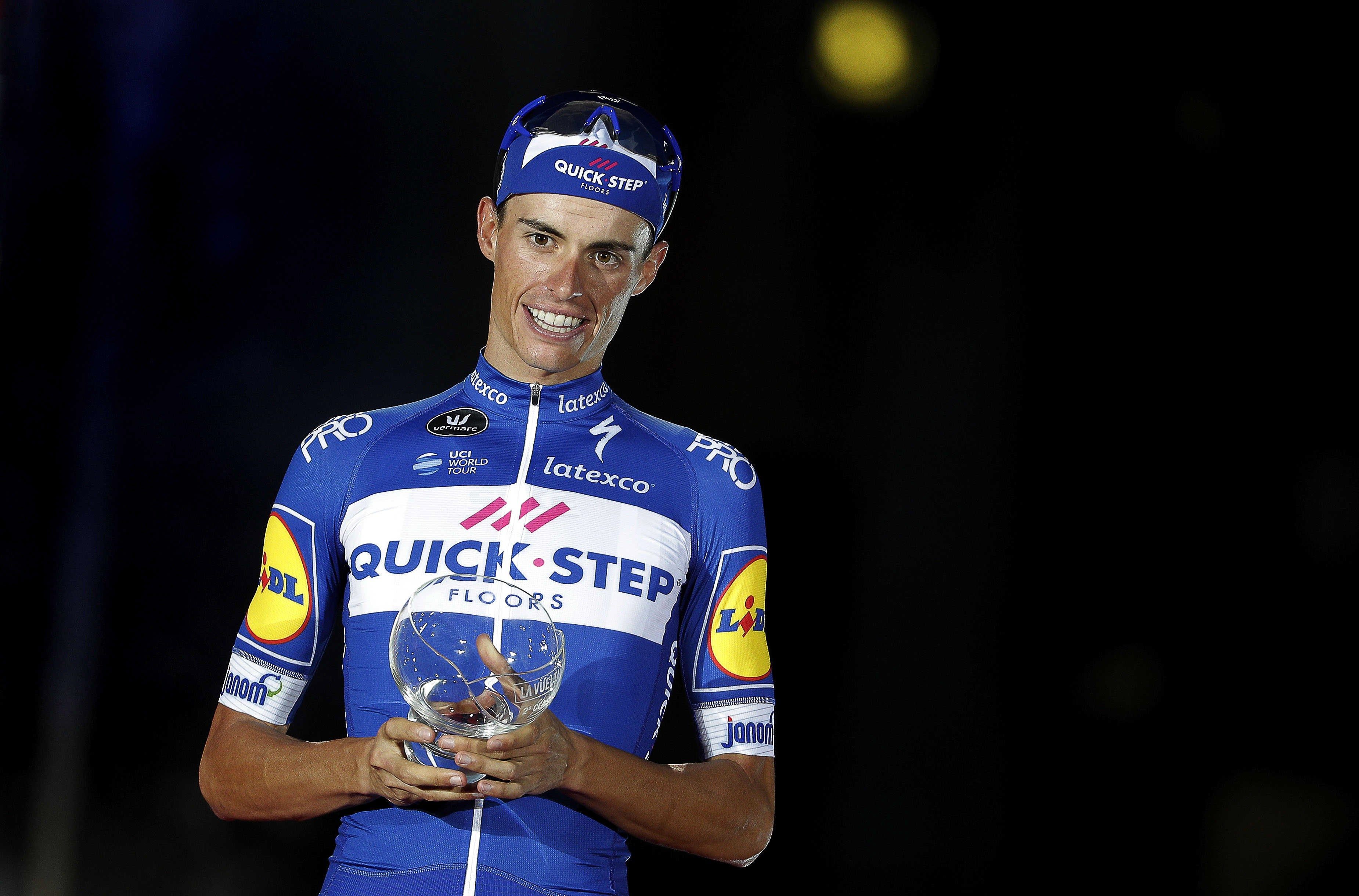 Enric Mas, en el podio de Madrid tras terminar segundo la pasada Vuelta a España.