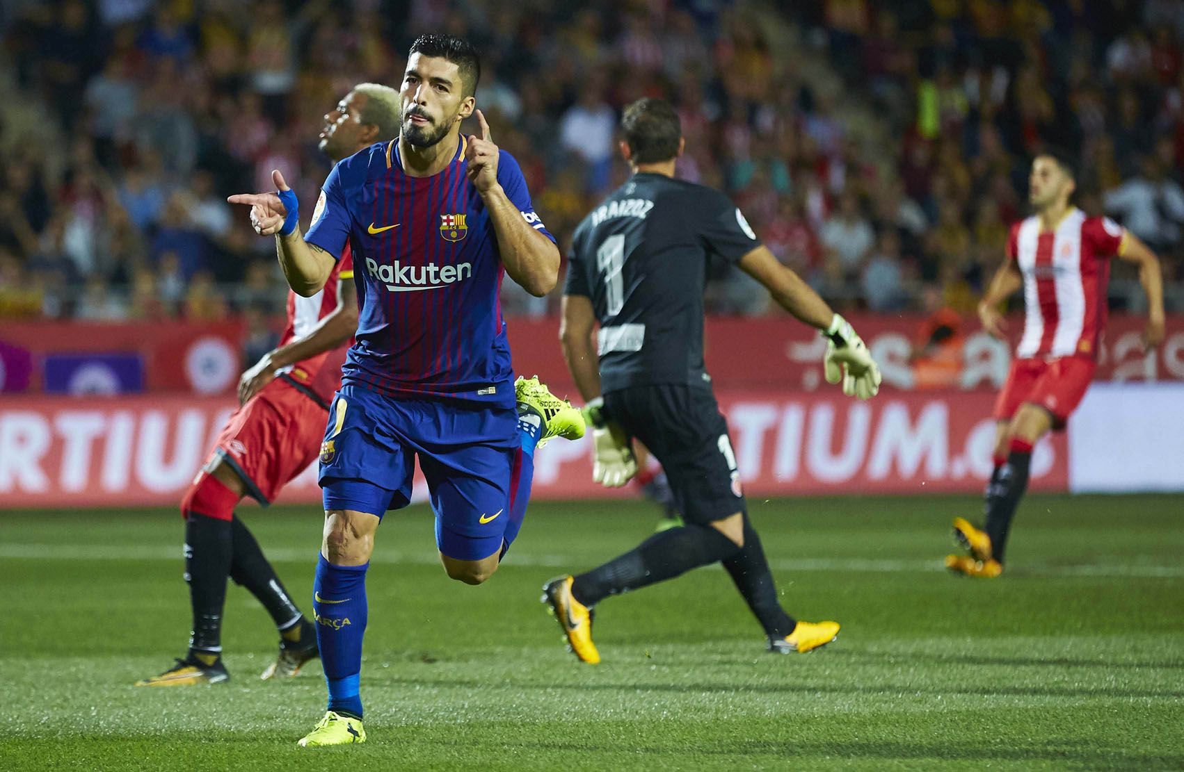 Luis Suárez celebra un gol en el partido entre el Girona y el Barcelona jugado la temporada pasada en Montilivi.