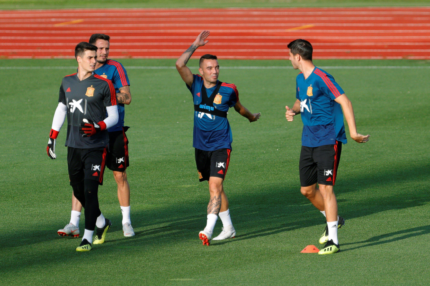 Iago Aspas, en el entrenamiento de ayer junto a Álvaro Morata.
