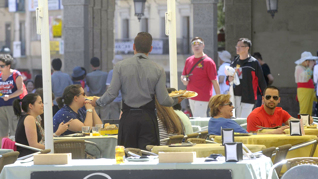 4_1kama-trabajador-hosteler