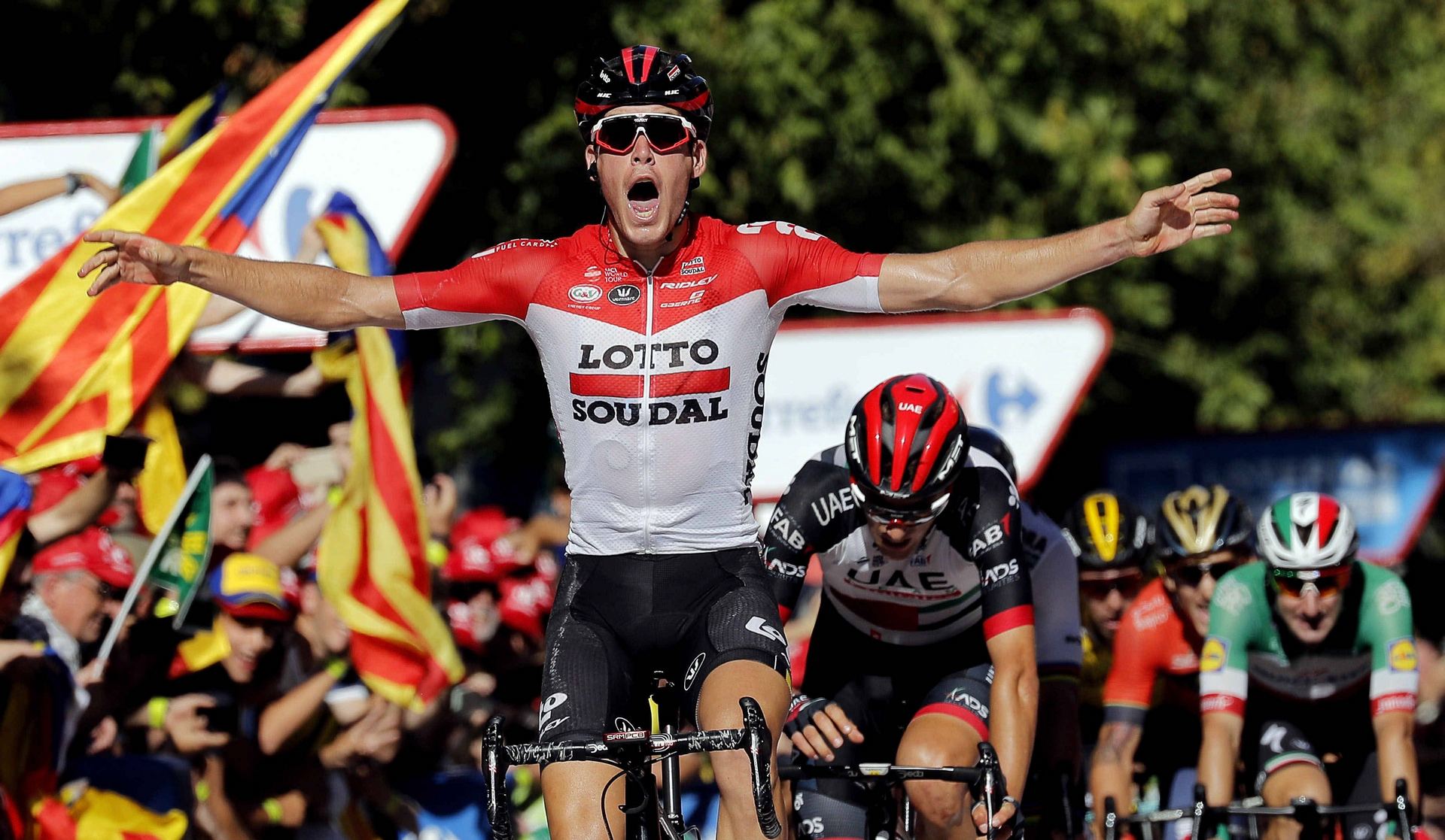 El ciclista belga Jelle Wallays celebra la victoria en la meta de la decimoctava etapa de la Vuelta a España.